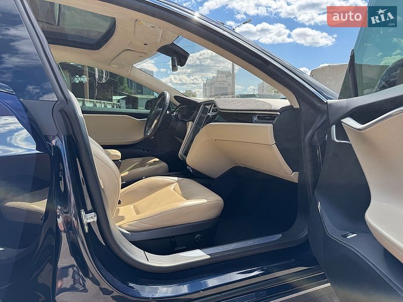 Ліфтбек Tesla Model S 2014 в Києві