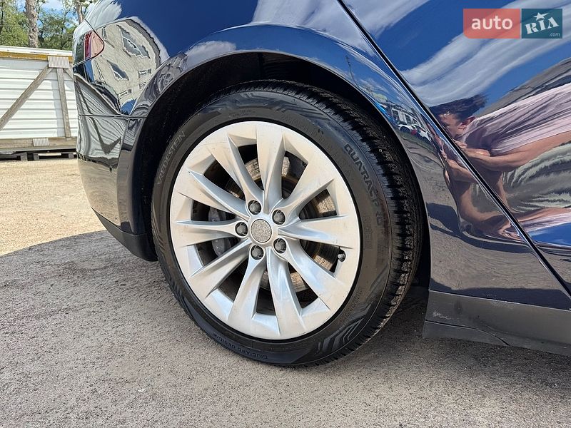 Лифтбек Tesla Model S 2014 в Киеве