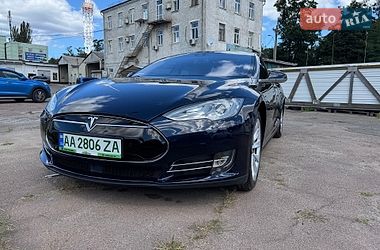 Лифтбек Tesla Model S 2014 в Киеве