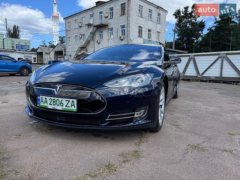 Лифтбек Tesla Model S 2014 в Киеве