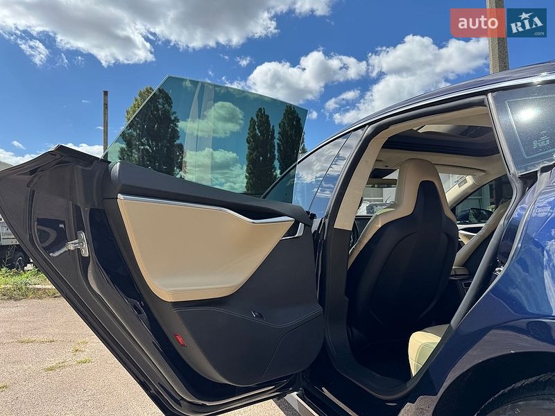 Лифтбек Tesla Model S 2014 в Киеве