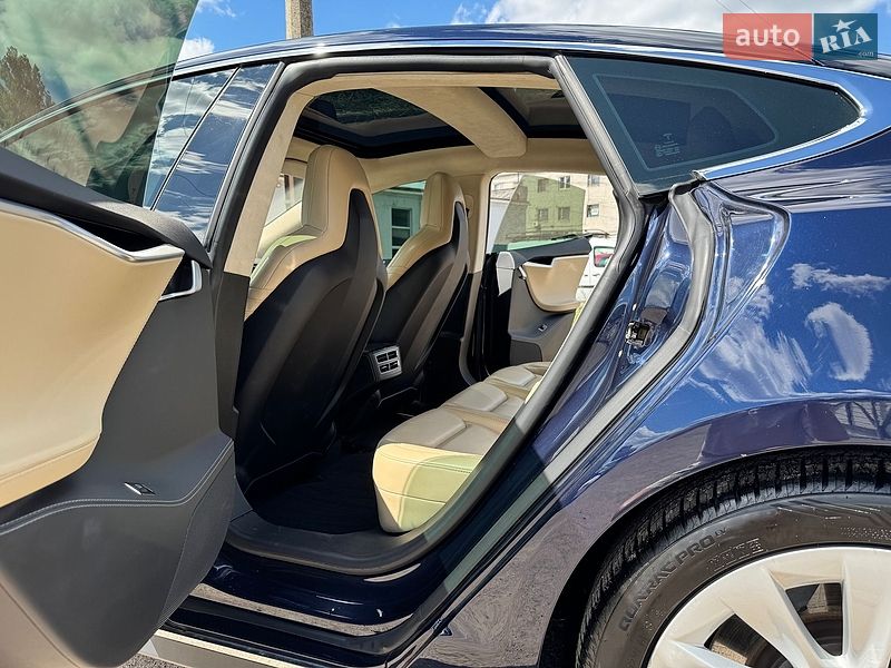 Лифтбек Tesla Model S 2014 в Киеве