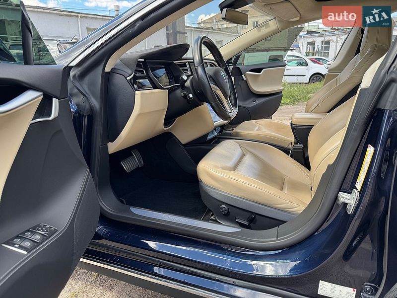 Лифтбек Tesla Model S 2014 в Киеве