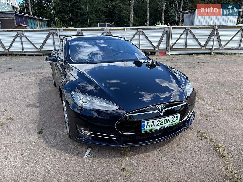 Лифтбек Tesla Model S 2014 в Киеве