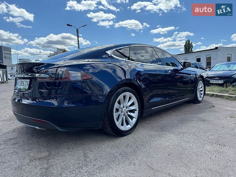 Лифтбек Tesla Model S 2014 в Киеве
