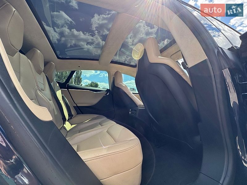 Лифтбек Tesla Model S 2014 в Киеве
