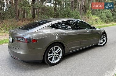 Ліфтбек Tesla Model S 2015 в Києві