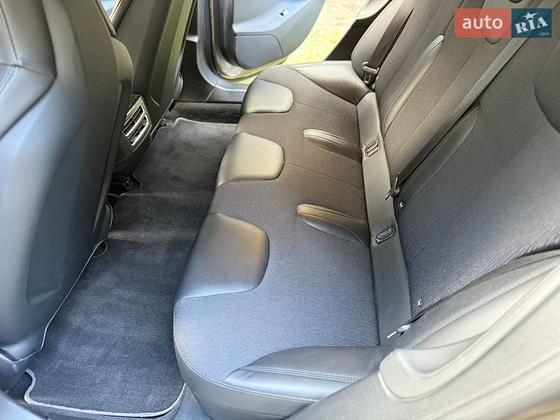 Ліфтбек Tesla Model S 2015 в Києві