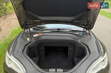 Ліфтбек Tesla Model S 2015 в Києві