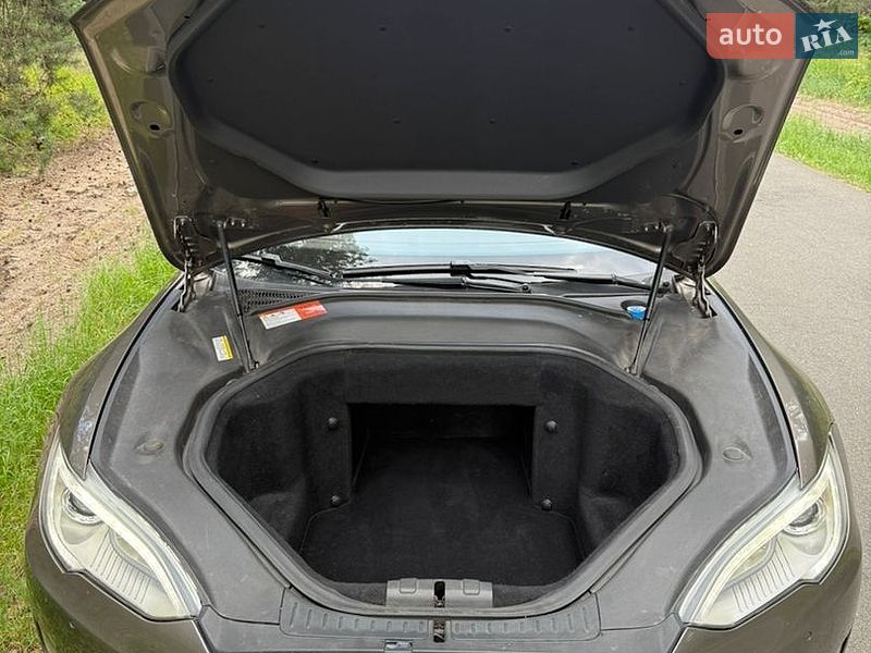 Ліфтбек Tesla Model S 2015 в Києві