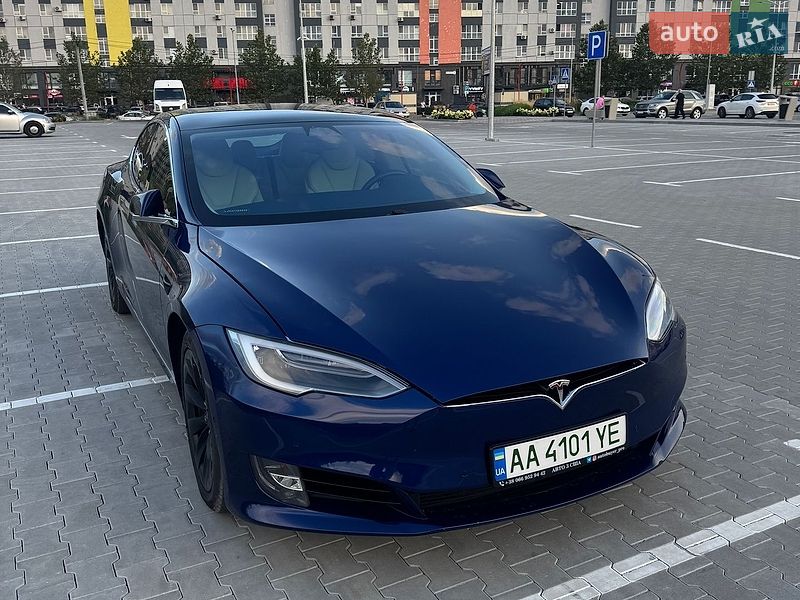 Ліфтбек Tesla Model S 2018 в Ірпені