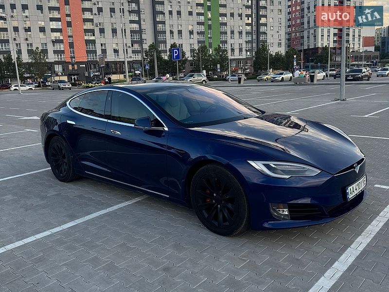 Ліфтбек Tesla Model S 2018 в Ірпені