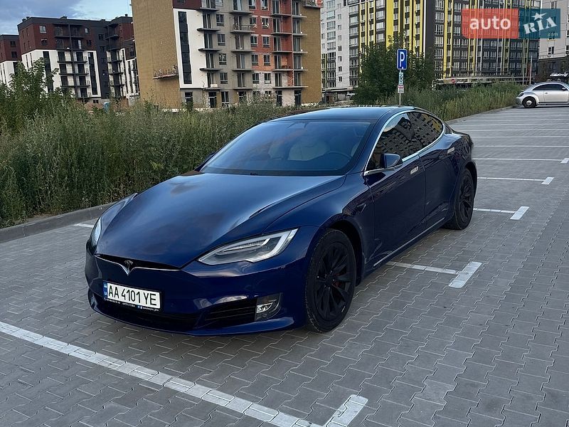 Ліфтбек Tesla Model S 2018 в Ірпені