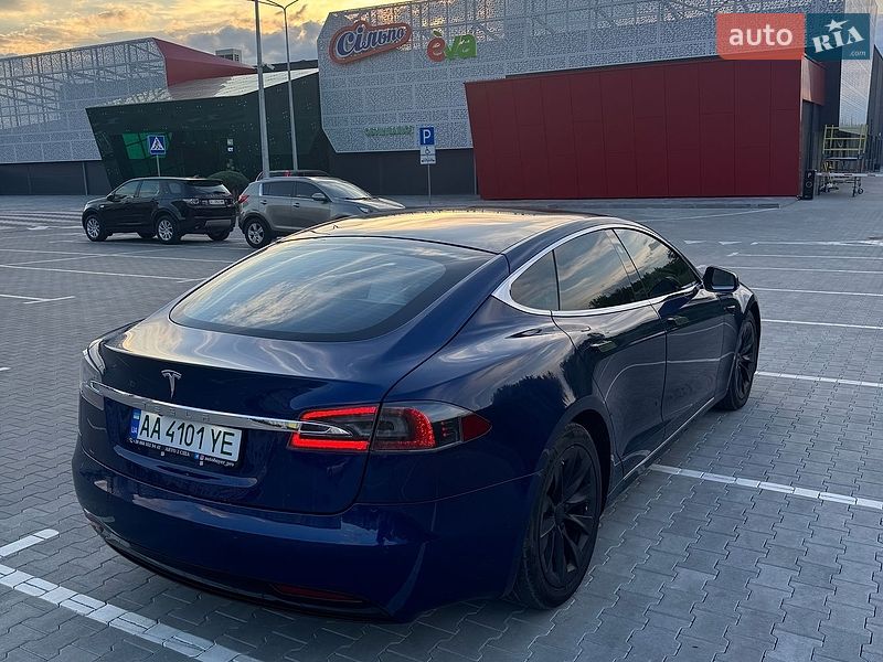 Ліфтбек Tesla Model S 2018 в Ірпені