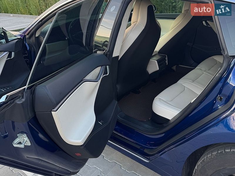 Ліфтбек Tesla Model S 2018 в Ірпені