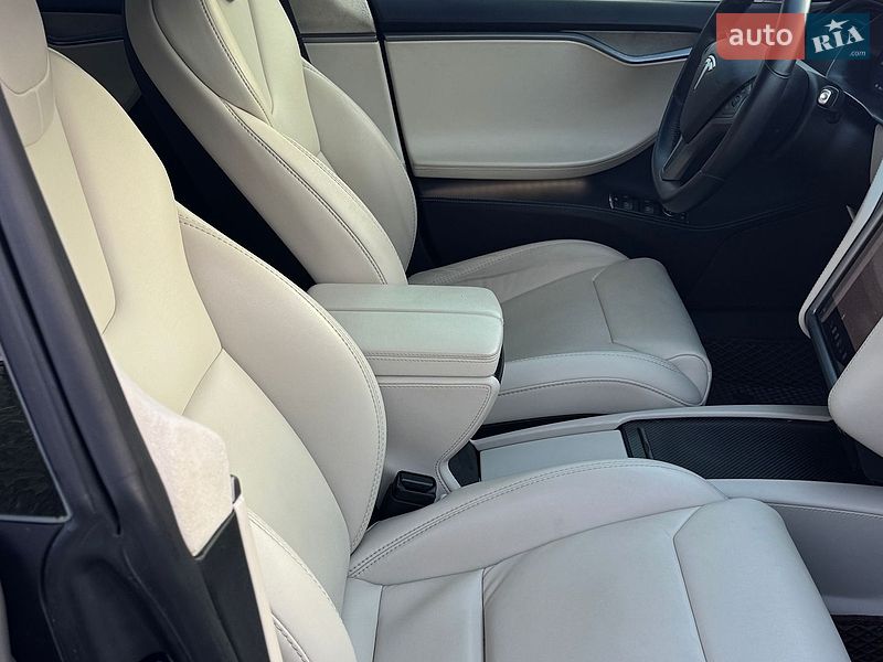 Ліфтбек Tesla Model S 2018 в Ірпені