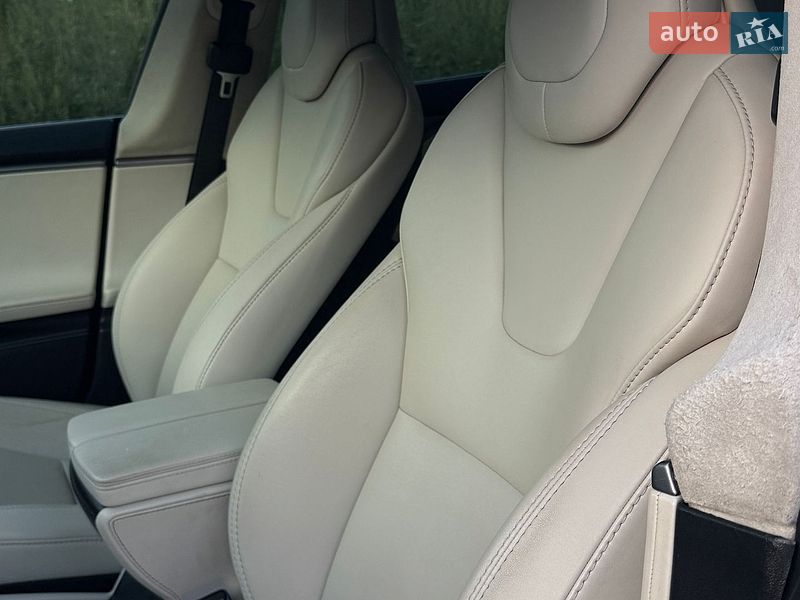 Ліфтбек Tesla Model S 2018 в Ірпені