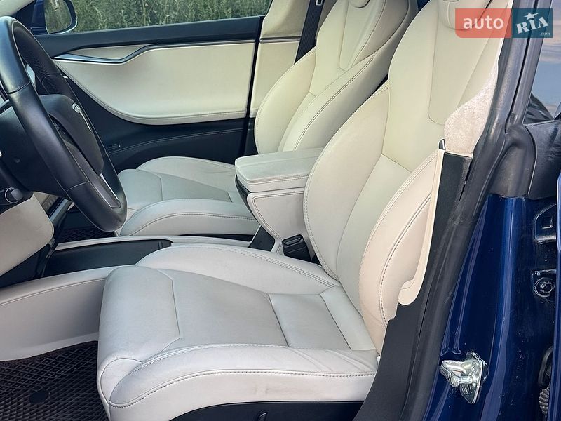 Ліфтбек Tesla Model S 2018 в Ірпені