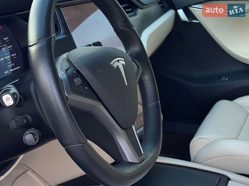 Ліфтбек Tesla Model S 2018 в Ірпені