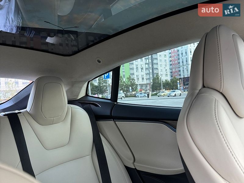 Ліфтбек Tesla Model S 2018 в Ірпені