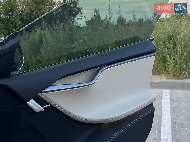Ліфтбек Tesla Model S 2018 в Ірпені