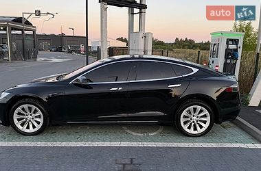 Ліфтбек Tesla Model S 2017 в Івано-Франківську