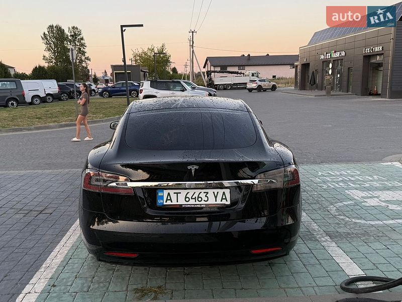 Ліфтбек Tesla Model S 2017 в Івано-Франківську