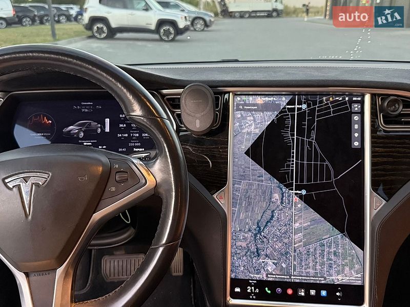 Ліфтбек Tesla Model S 2017 в Івано-Франківську