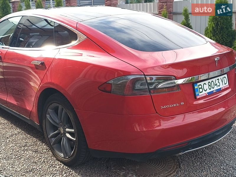 Ліфтбек Tesla Model S 2013 в Львові