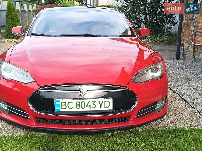 Лифтбек Tesla Model S 2013 в Львове