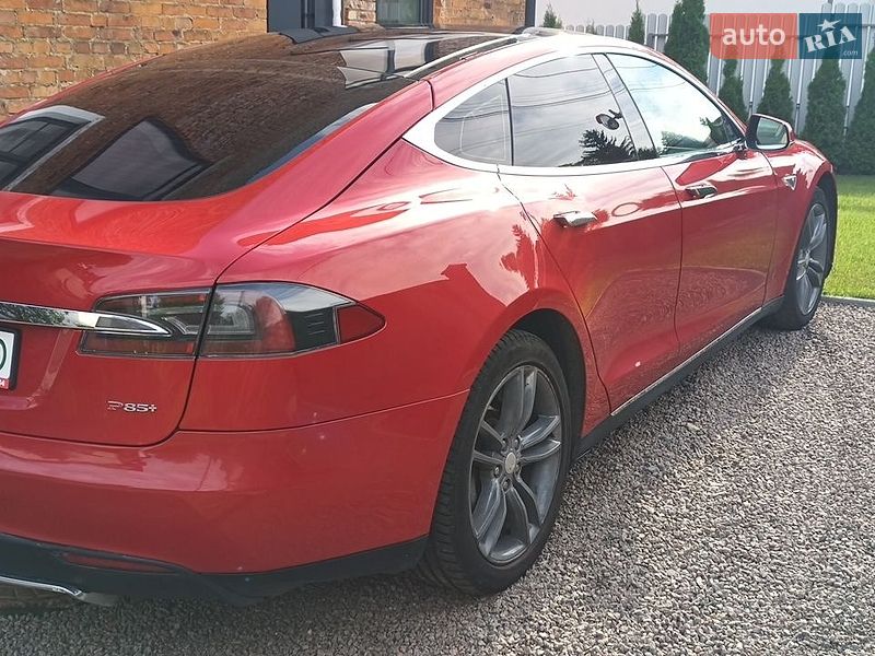 Лифтбек Tesla Model S 2013 в Львове