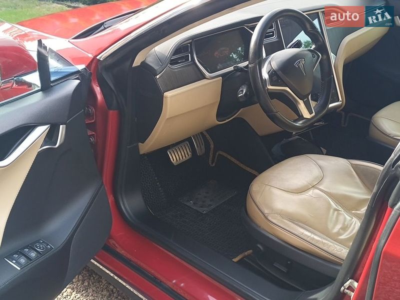 Лифтбек Tesla Model S 2013 в Львове