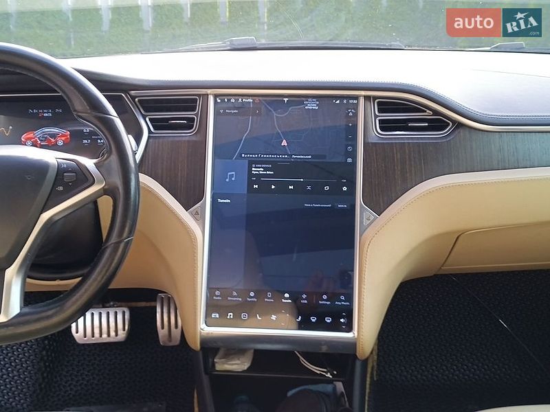 Лифтбек Tesla Model S 2013 в Львове
