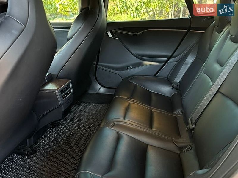 Ліфтбек Tesla Model S 2018 в Миколаєві