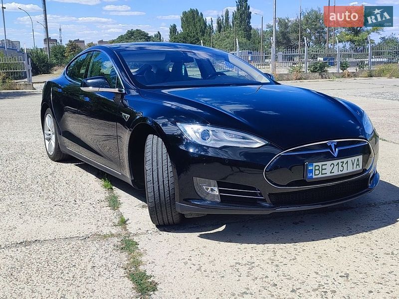 Лифтбек Tesla Model S 2013 в Южноукраинске