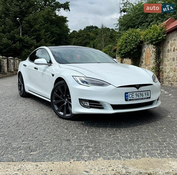Ліфтбек Tesla Model S 2019 в Чернівцях