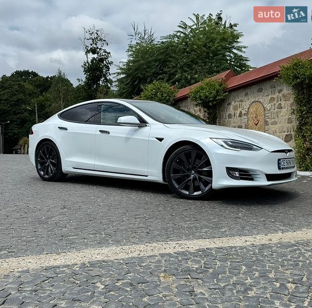 Ліфтбек Tesla Model S 2019 в Чернівцях