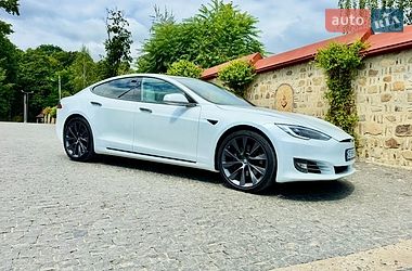 Ліфтбек Tesla Model S 2019 в Чернівцях