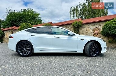 Ліфтбек Tesla Model S 2019 в Чернівцях