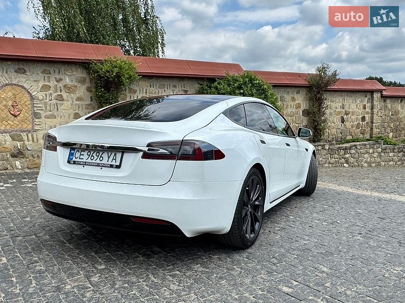 Ліфтбек Tesla Model S 2019 в Чернівцях