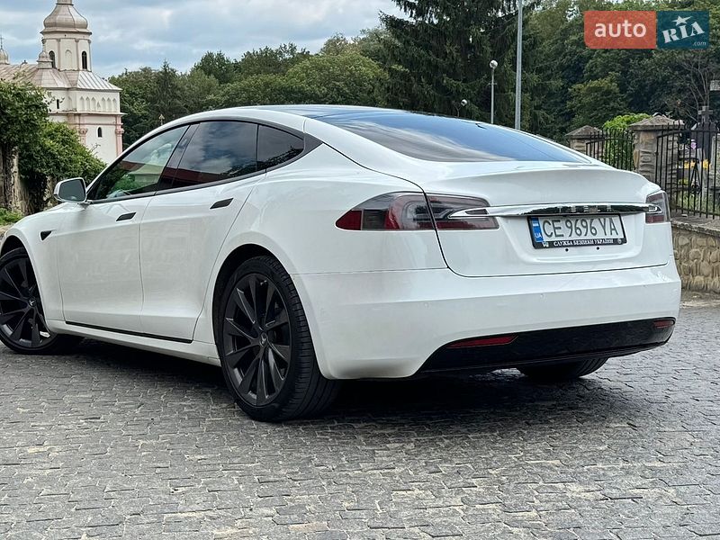 Ліфтбек Tesla Model S 2019 в Чернівцях