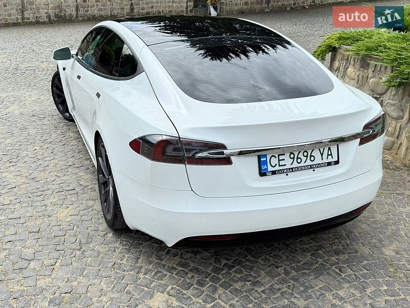 Ліфтбек Tesla Model S 2019 в Чернівцях