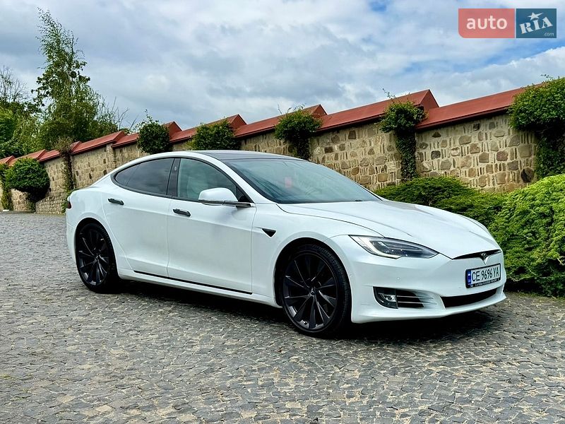 Ліфтбек Tesla Model S 2019 в Чернівцях