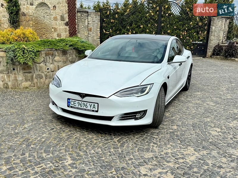 Ліфтбек Tesla Model S 2019 в Чернівцях
