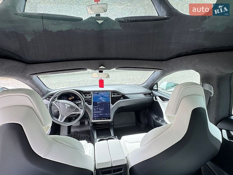 Ліфтбек Tesla Model S 2019 в Чернівцях
