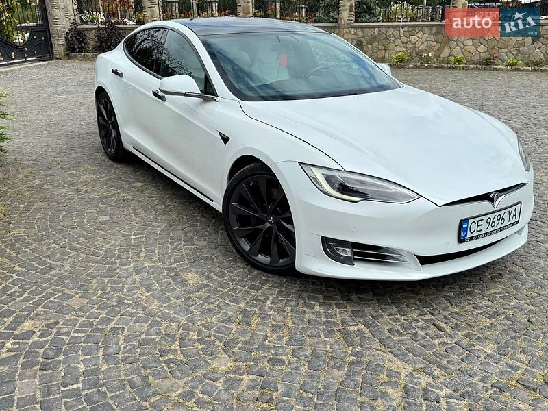 Ліфтбек Tesla Model S 2019 в Чернівцях
