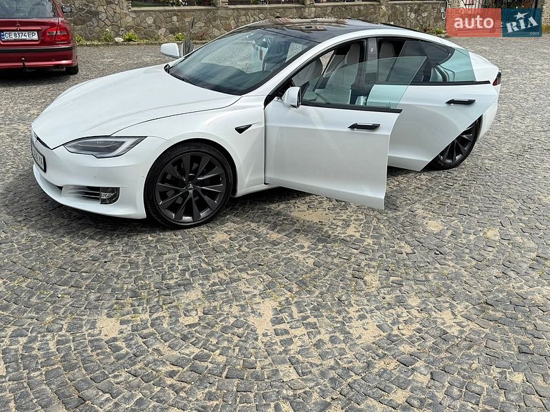 Ліфтбек Tesla Model S 2019 в Чернівцях