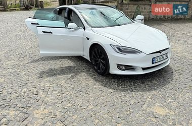 Ліфтбек Tesla Model S 2019 в Чернівцях