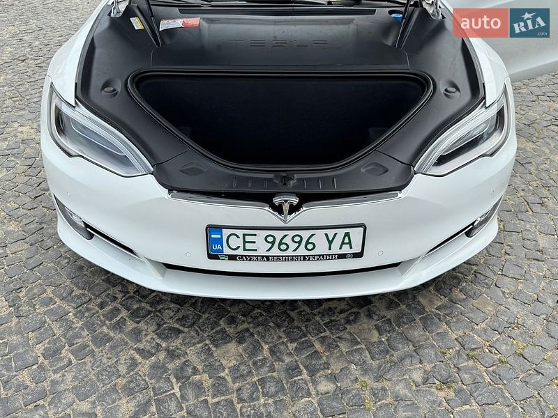Ліфтбек Tesla Model S 2019 в Чернівцях