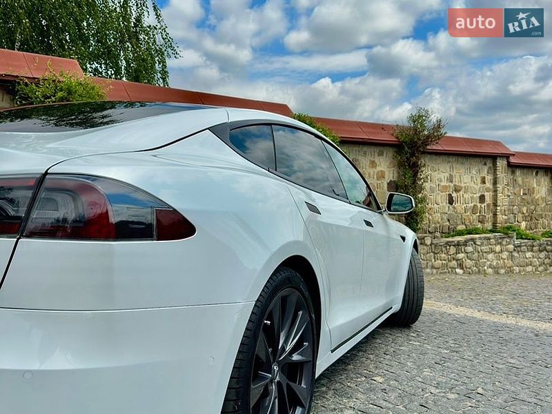 Ліфтбек Tesla Model S 2019 в Чернівцях